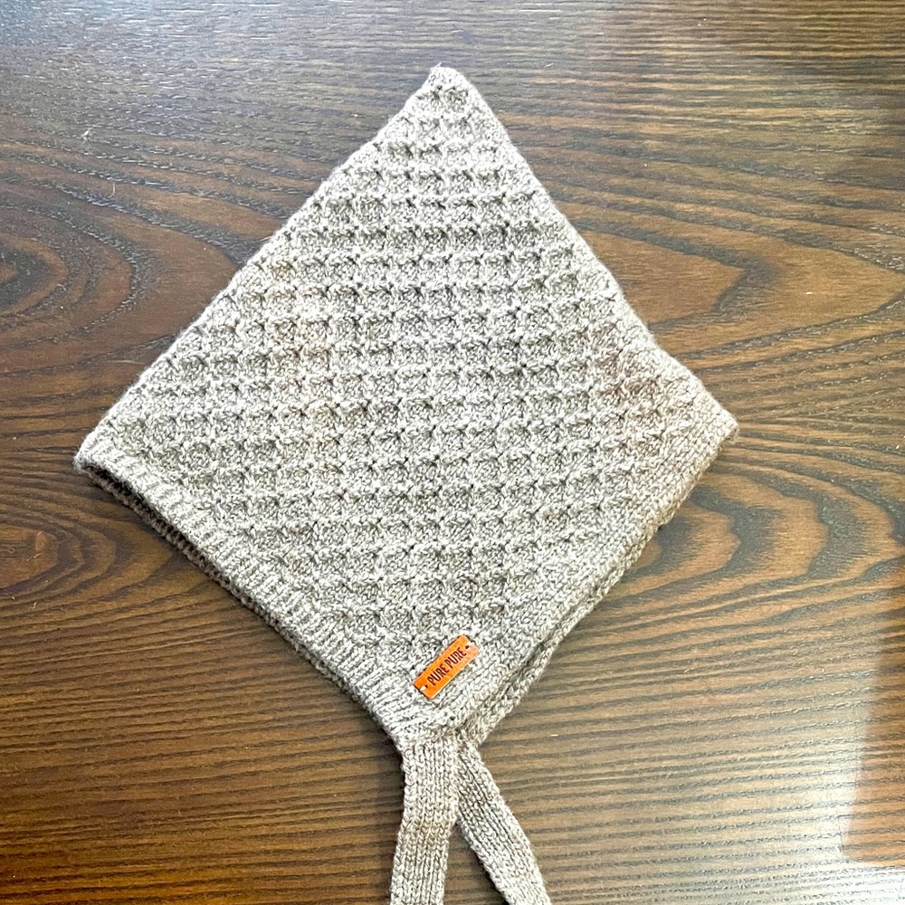 German wool baby hat NEW